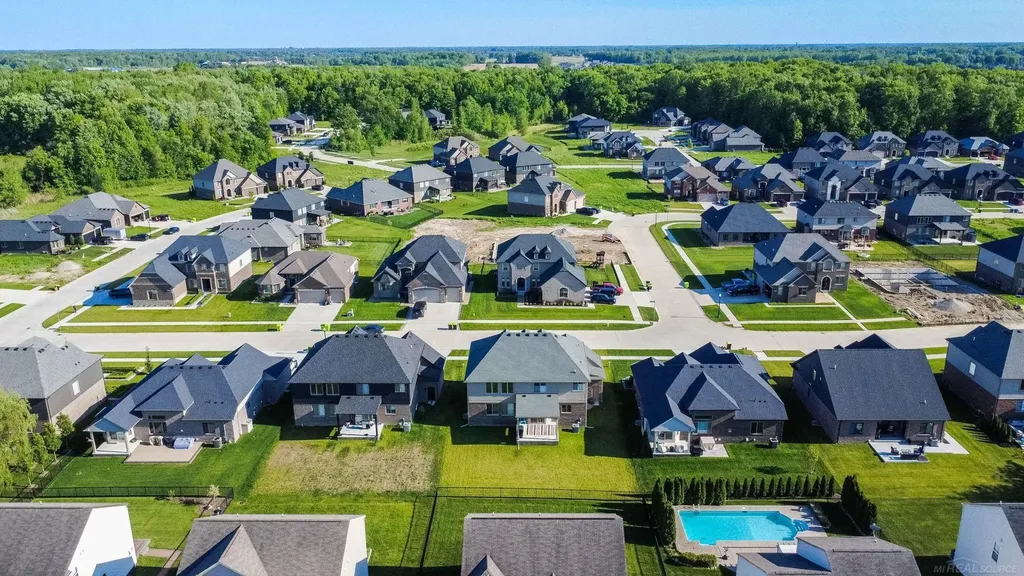 19221 Thompson Drive Macomb Township MI 48042