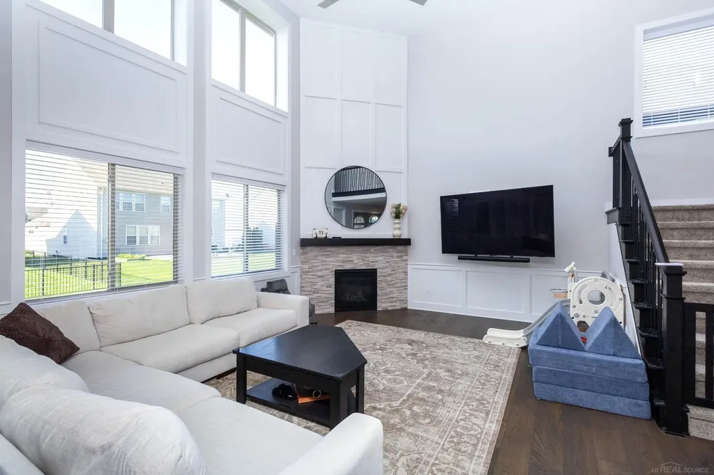 19221 Thompson Drive Macomb Township MI 48042