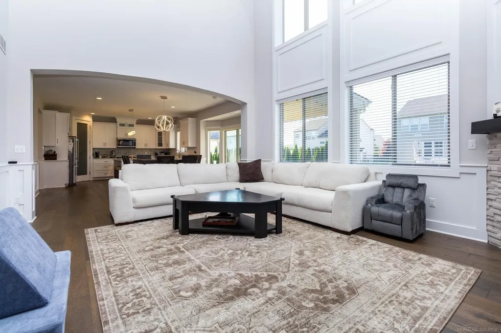 19221 Thompson Drive Macomb Township MI 48042