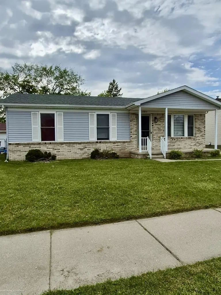 25841 Lehner Court Roseville City MI 48066