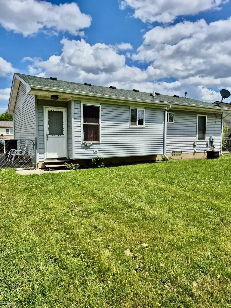 25841 Lehner Court Roseville City MI 48066