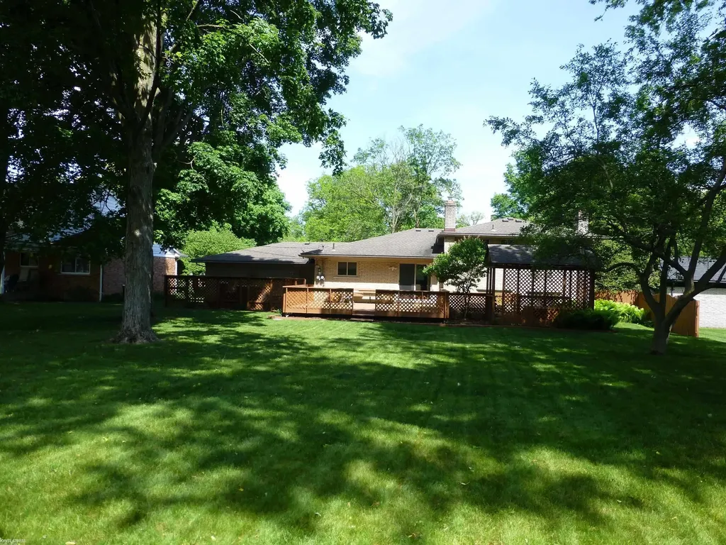 16117 Alpine Drive Livonia City MI 48154