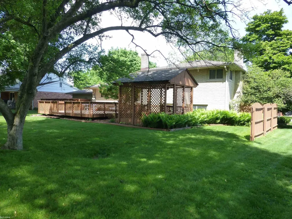 16117 Alpine Drive Livonia City MI 48154