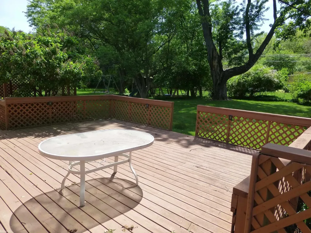 16117 Alpine Drive Livonia City MI 48154