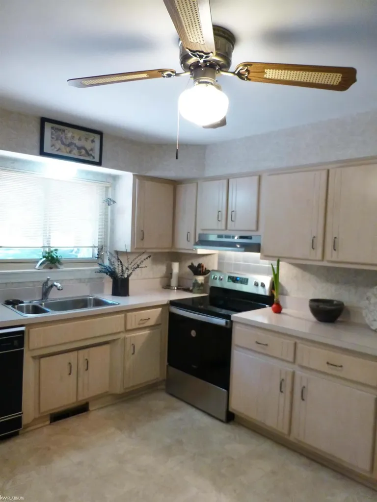 16117 Alpine Drive Livonia City MI 48154