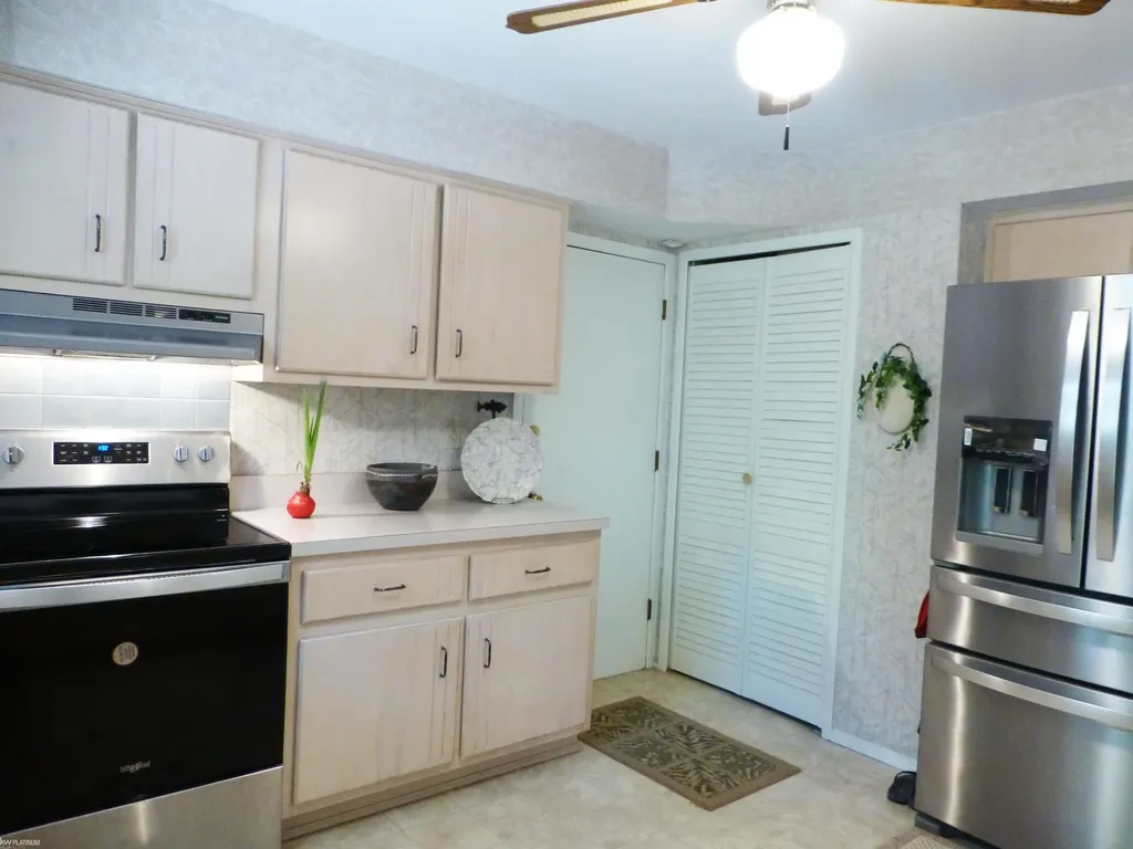 16117 Alpine Drive Livonia City MI 48154