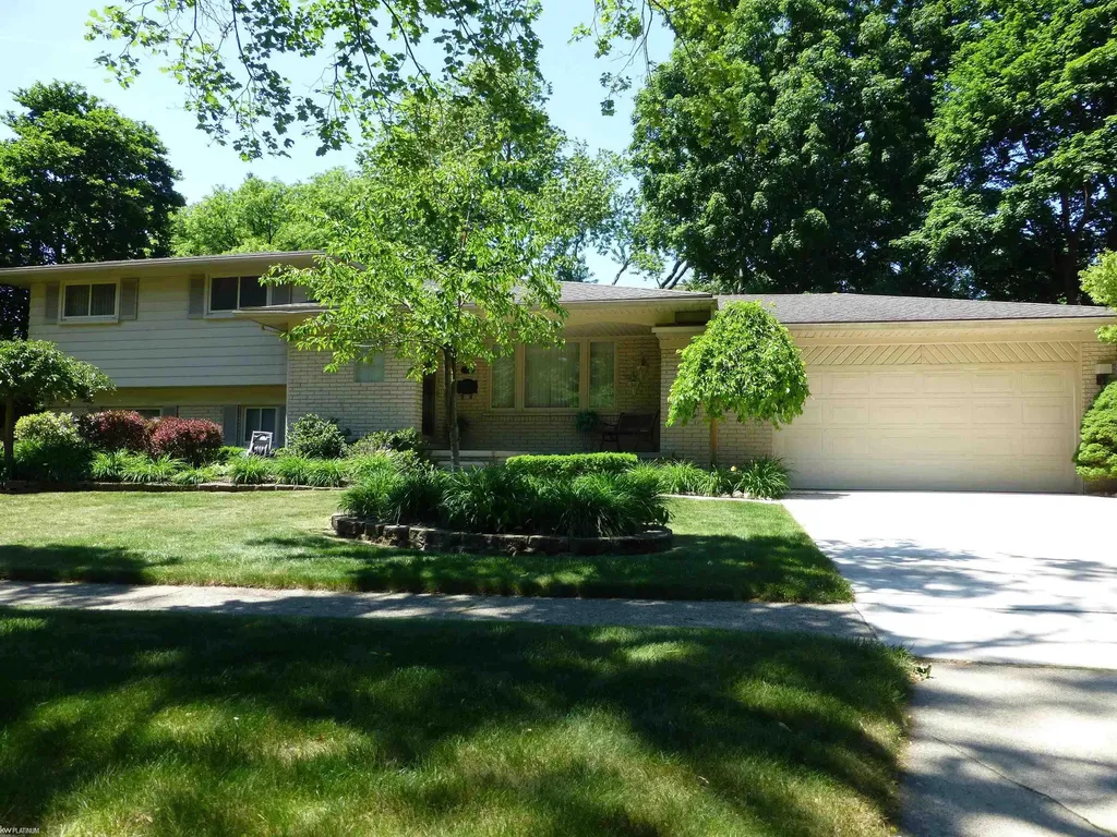 16117 Alpine Drive Livonia City MI 48154