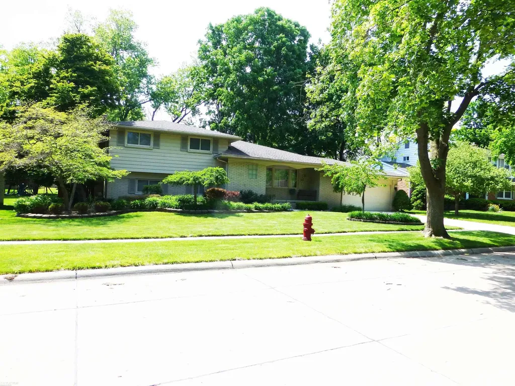 16117 Alpine Drive Livonia City MI 48154