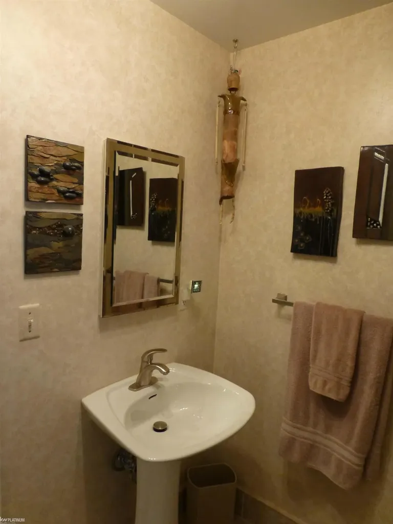 16117 Alpine Drive Livonia City MI 48154