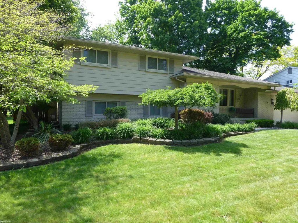 16117 Alpine Drive Livonia City MI 48154