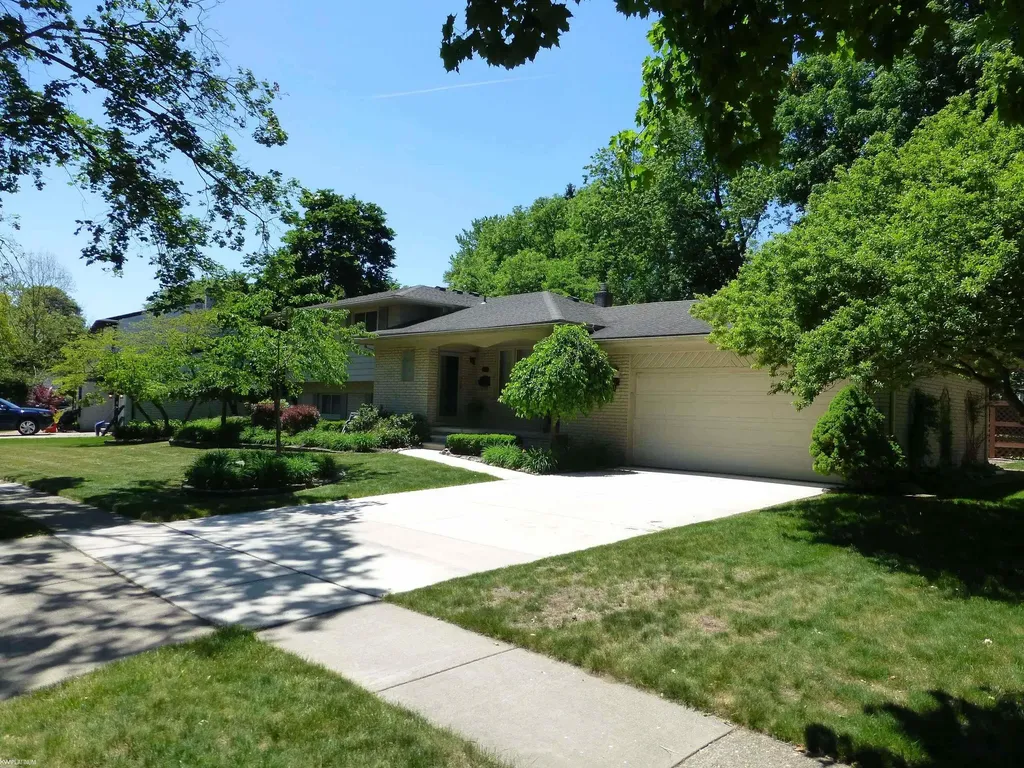 16117 Alpine Drive Livonia City MI 48154
