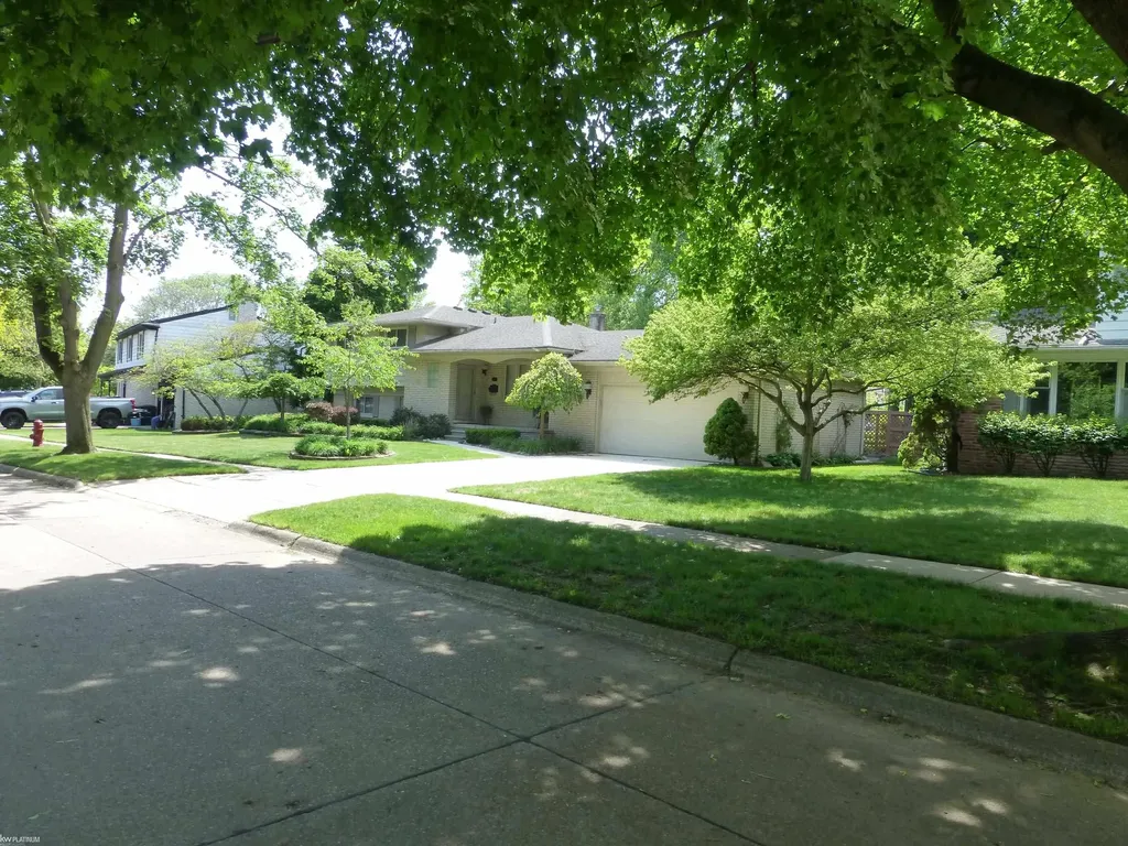 16117 Alpine Drive Livonia City MI 48154