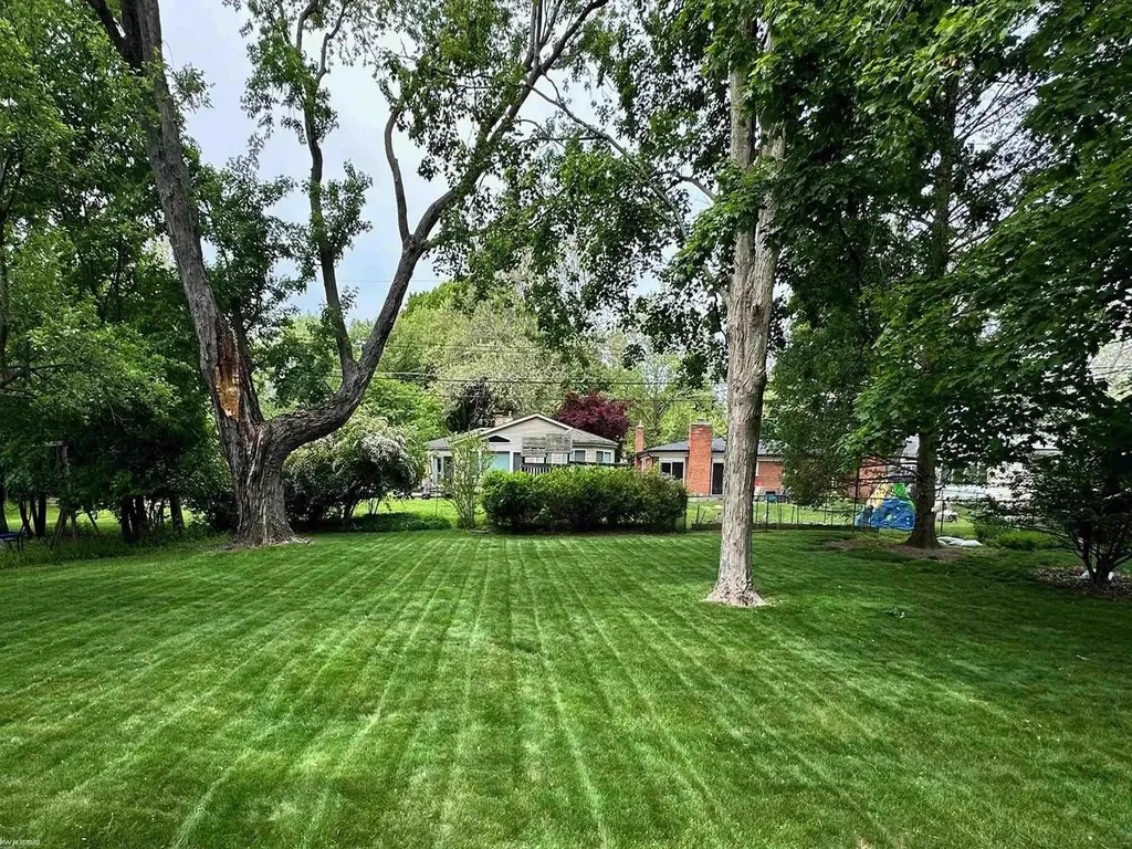 16117 Alpine Drive Livonia City MI 48154