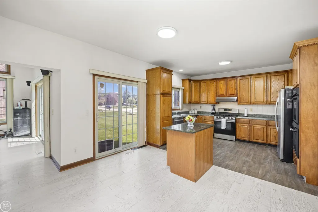 48430 Montelepre Drive Shelby Charter Township MI 48315