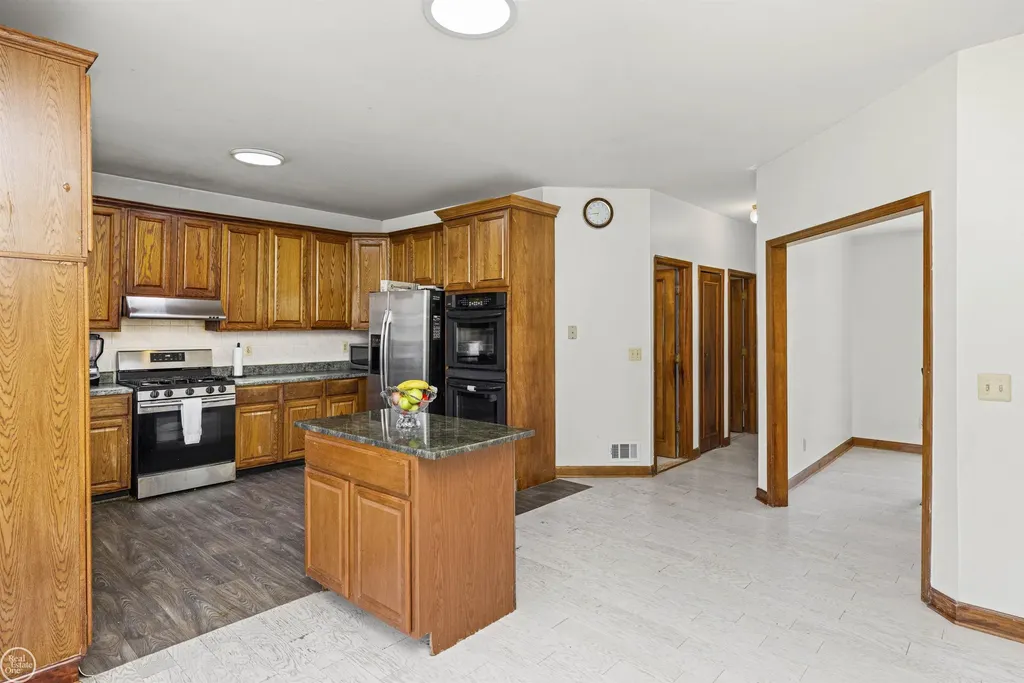 48430 Montelepre Drive Shelby Charter Township MI 48315