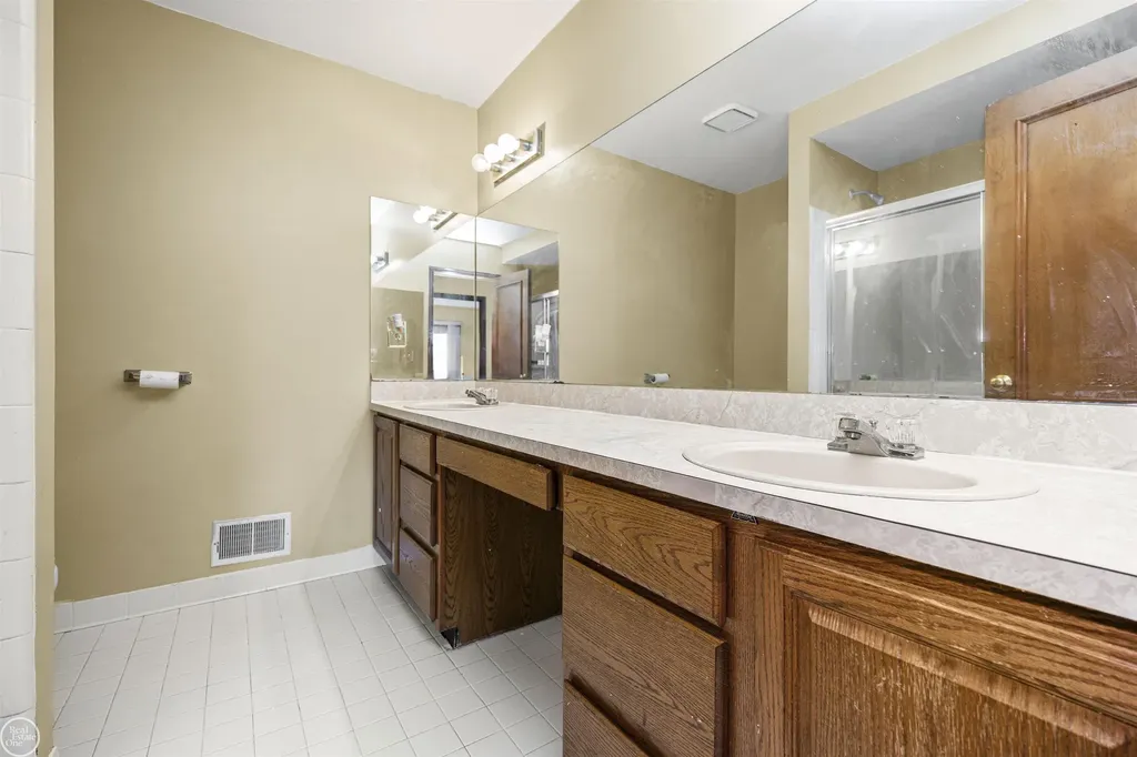 48430 Montelepre Drive Shelby Charter Township MI 48315