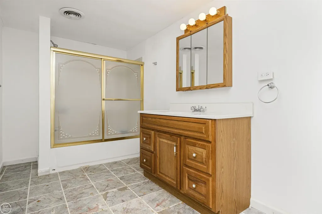 48430 Montelepre Drive Shelby Charter Township MI 48315