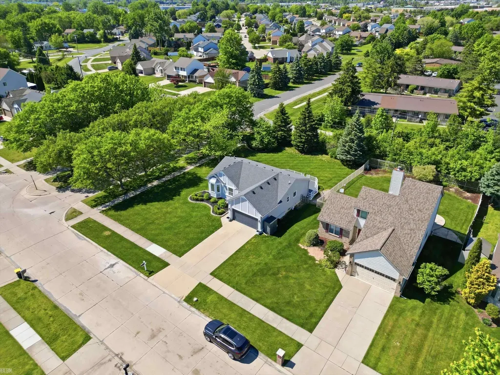 27555 Cedar Glen Drive Chesterfield Township MI 48051