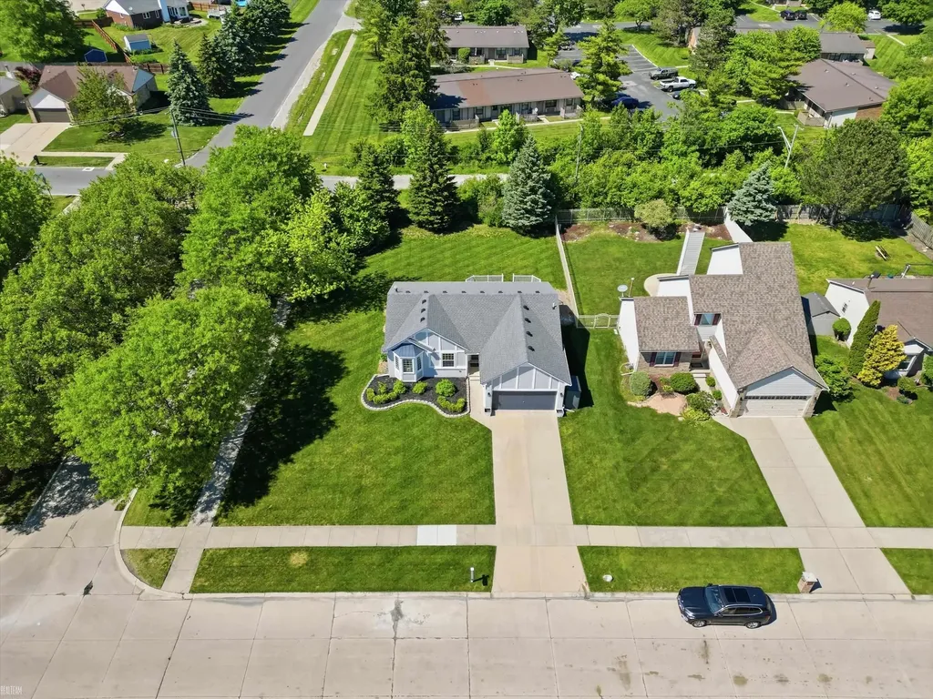 27555 Cedar Glen Drive Chesterfield Township MI 48051