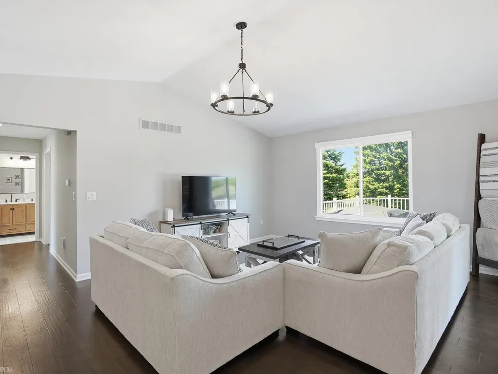 27555 Cedar Glen Drive Chesterfield Township MI 48051