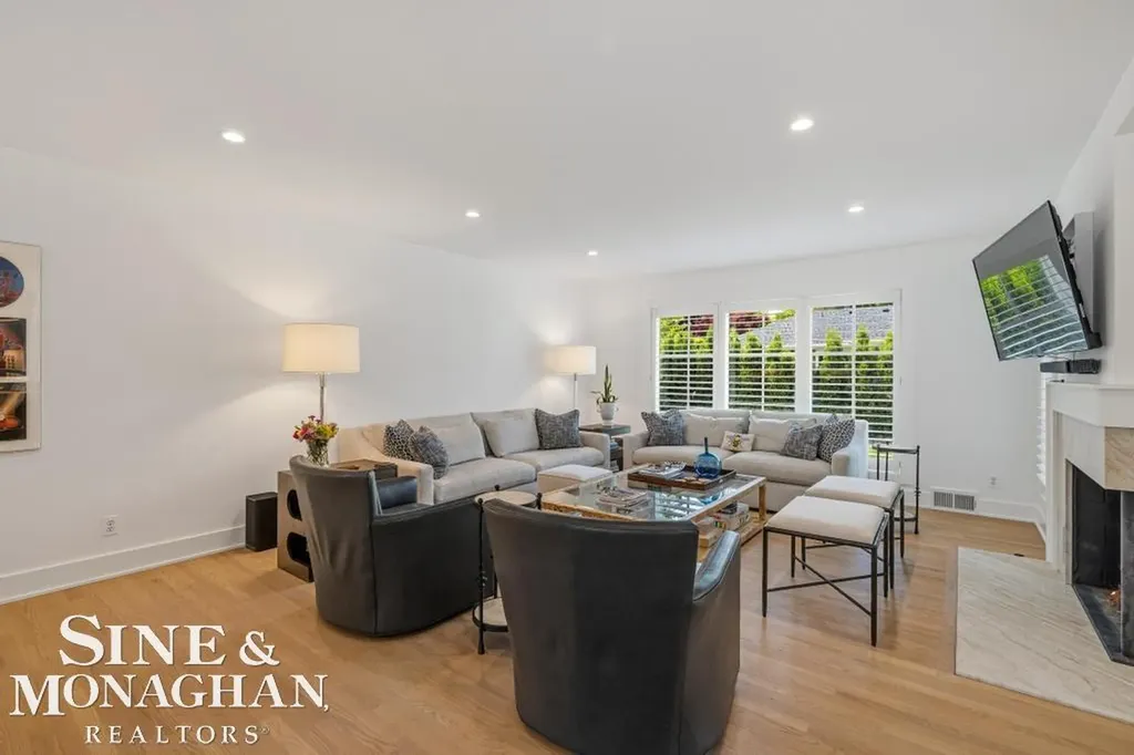 27 Shorecrest Circle Village Of Grosse Pointe Shores City MI 48236