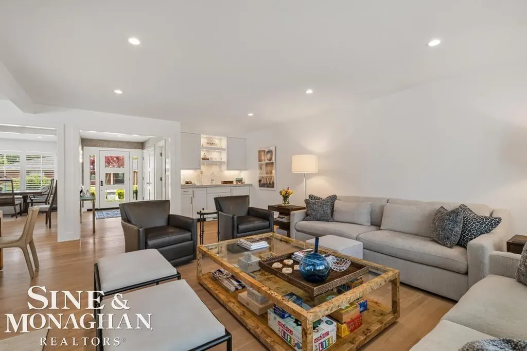 27 Shorecrest Circle Village Of Grosse Pointe Shores City MI 48236