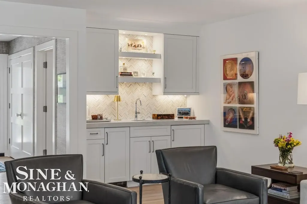 27 Shorecrest Circle Village Of Grosse Pointe Shores City MI 48236