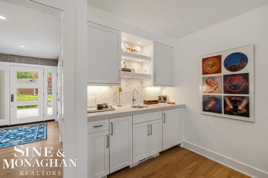 27 Shorecrest Circle Village Of Grosse Pointe Shores City MI 48236