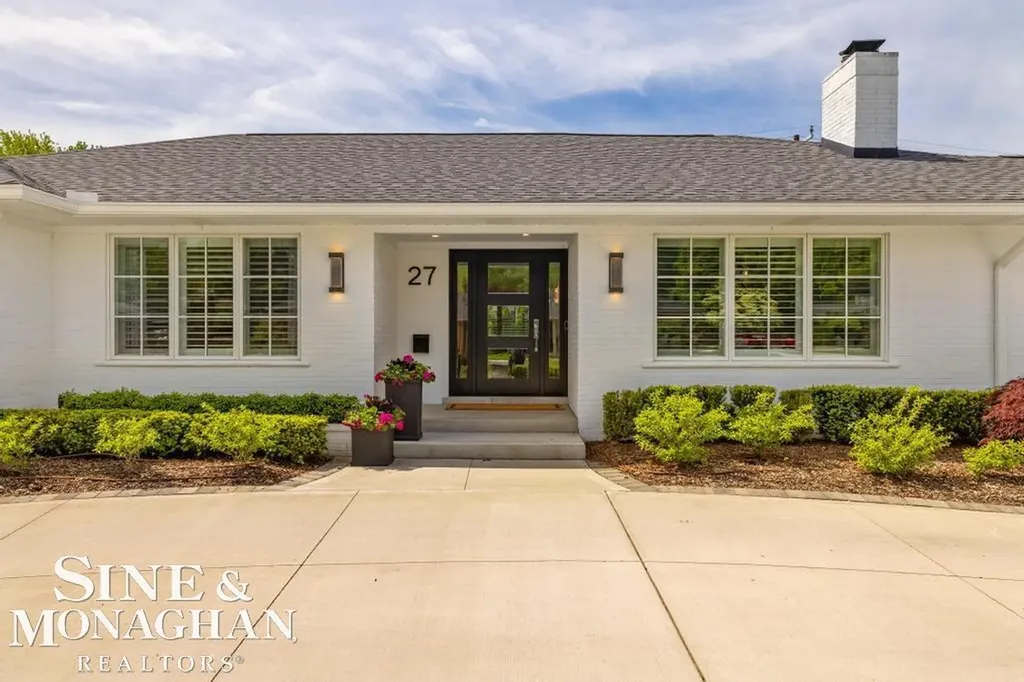 27 Shorecrest Circle Village Of Grosse Pointe Shores City MI 48236