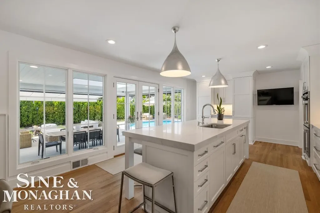 27 Shorecrest Circle Village Of Grosse Pointe Shores City MI 48236