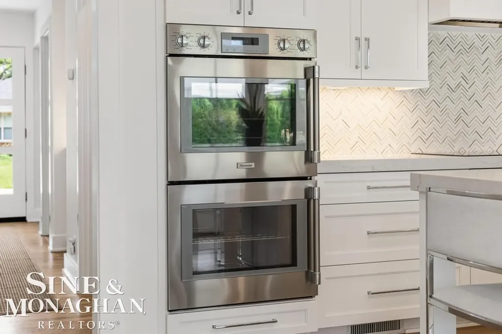 27 Shorecrest Circle Village Of Grosse Pointe Shores City MI 48236