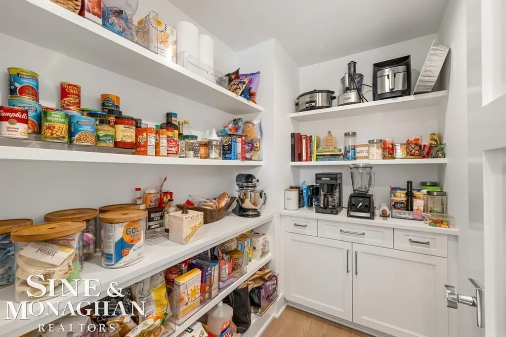 27 Shorecrest Circle Village Of Grosse Pointe Shores City MI 48236