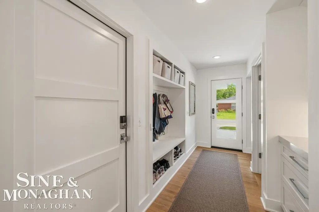 27 Shorecrest Circle Village Of Grosse Pointe Shores City MI 48236