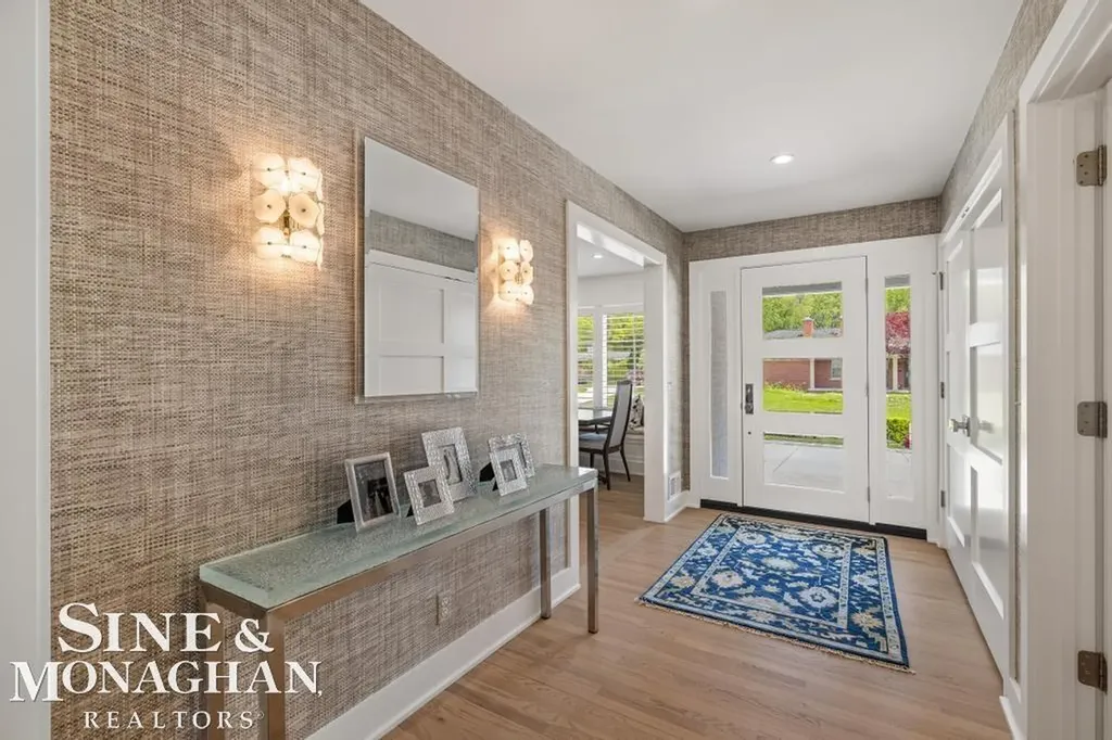 27 Shorecrest Circle Village Of Grosse Pointe Shores City MI 48236