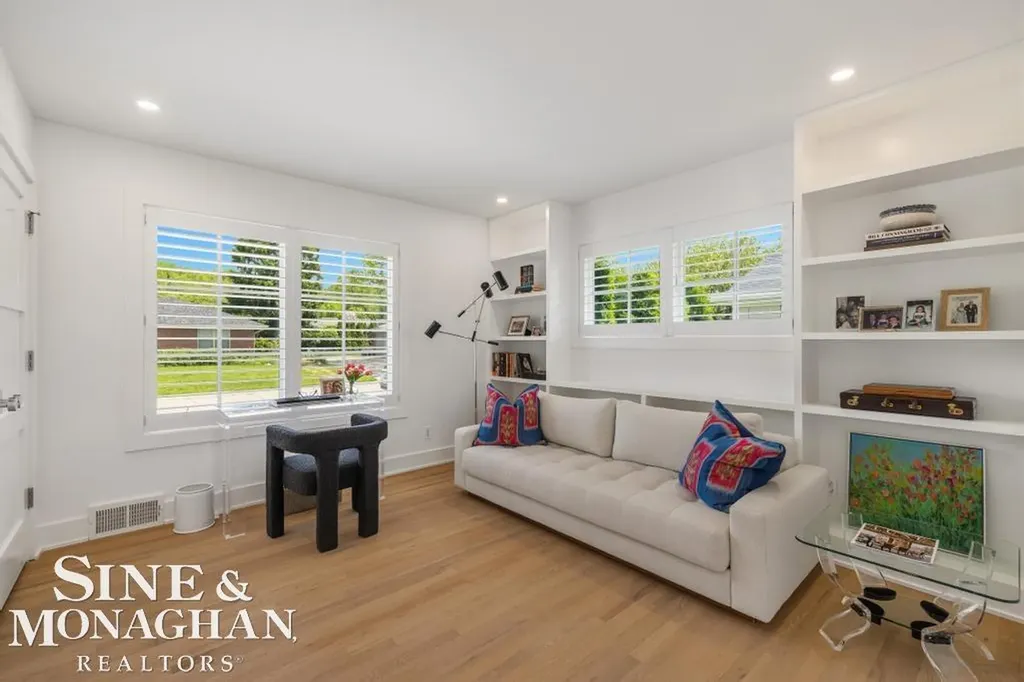 27 Shorecrest Circle Village Of Grosse Pointe Shores City MI 48236