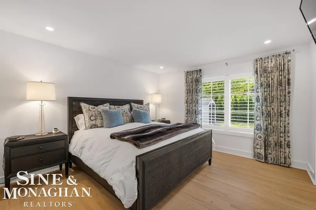 27 Shorecrest Circle Village Of Grosse Pointe Shores City MI 48236