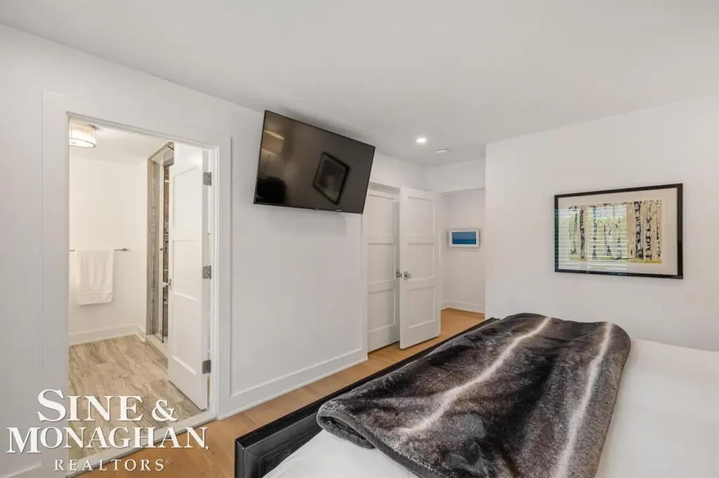 27 Shorecrest Circle Village Of Grosse Pointe Shores City MI 48236