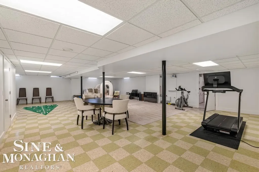 27 Shorecrest Circle Village Of Grosse Pointe Shores City MI 48236