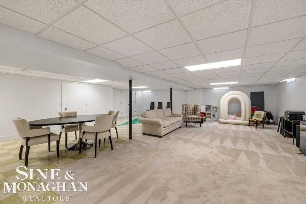 27 Shorecrest Circle Village Of Grosse Pointe Shores City MI 48236