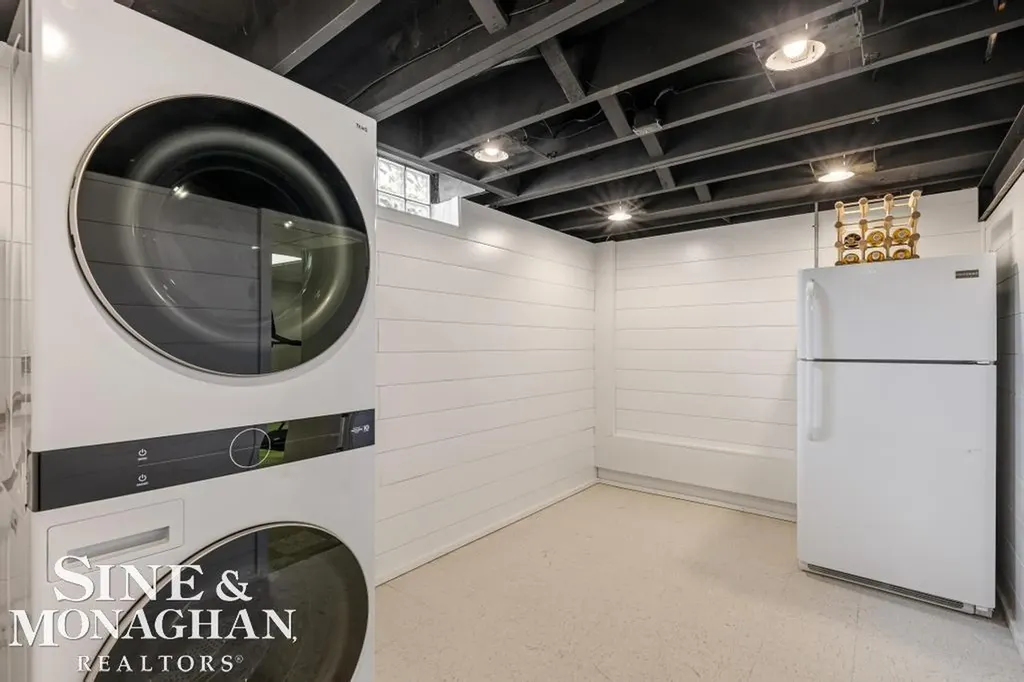 27 Shorecrest Circle Village Of Grosse Pointe Shores City MI 48236