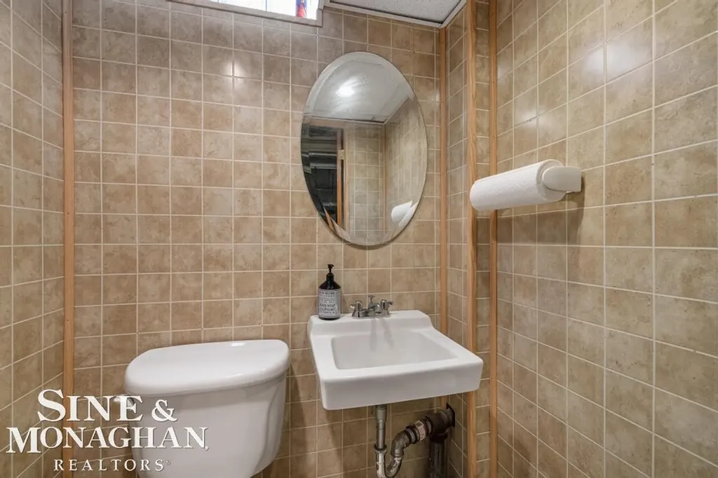 27 Shorecrest Circle Village Of Grosse Pointe Shores City MI 48236
