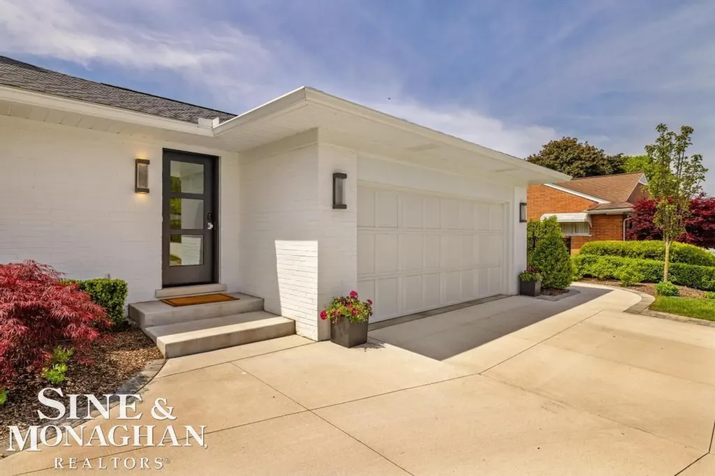 27 Shorecrest Circle Village Of Grosse Pointe Shores City MI 48236