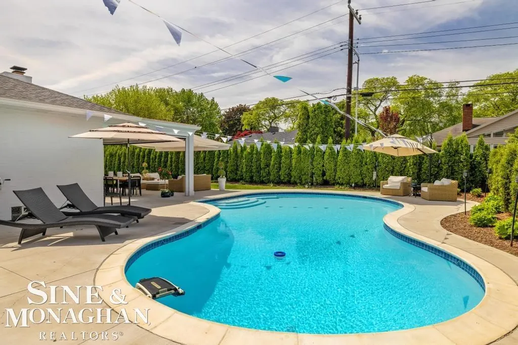 27 Shorecrest Circle Village Of Grosse Pointe Shores City MI 48236