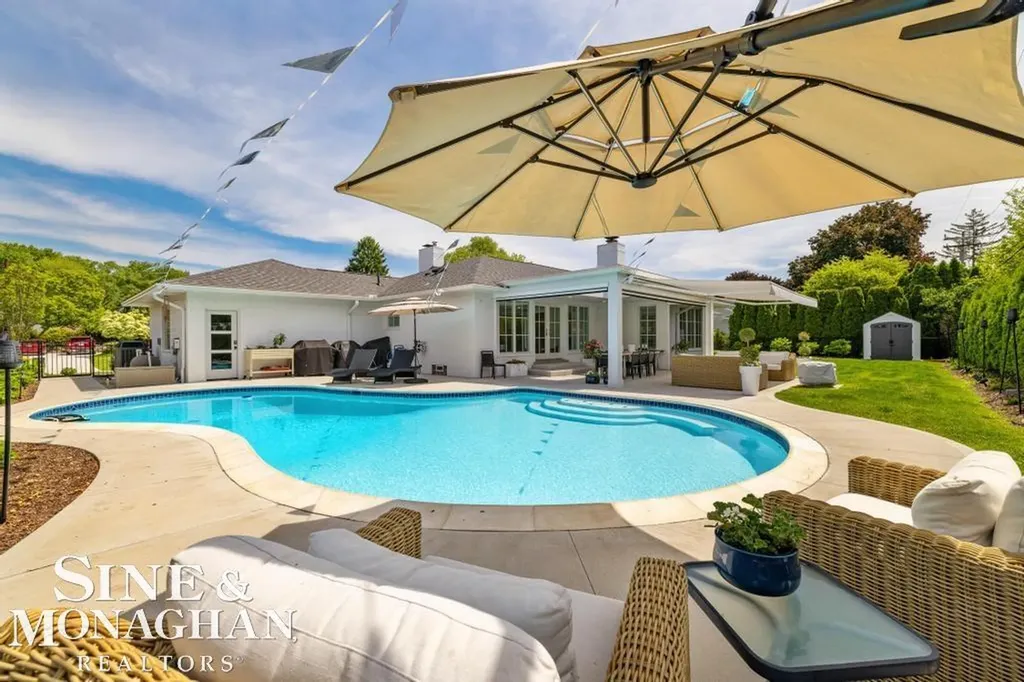 27 Shorecrest Circle Village Of Grosse Pointe Shores City MI 48236