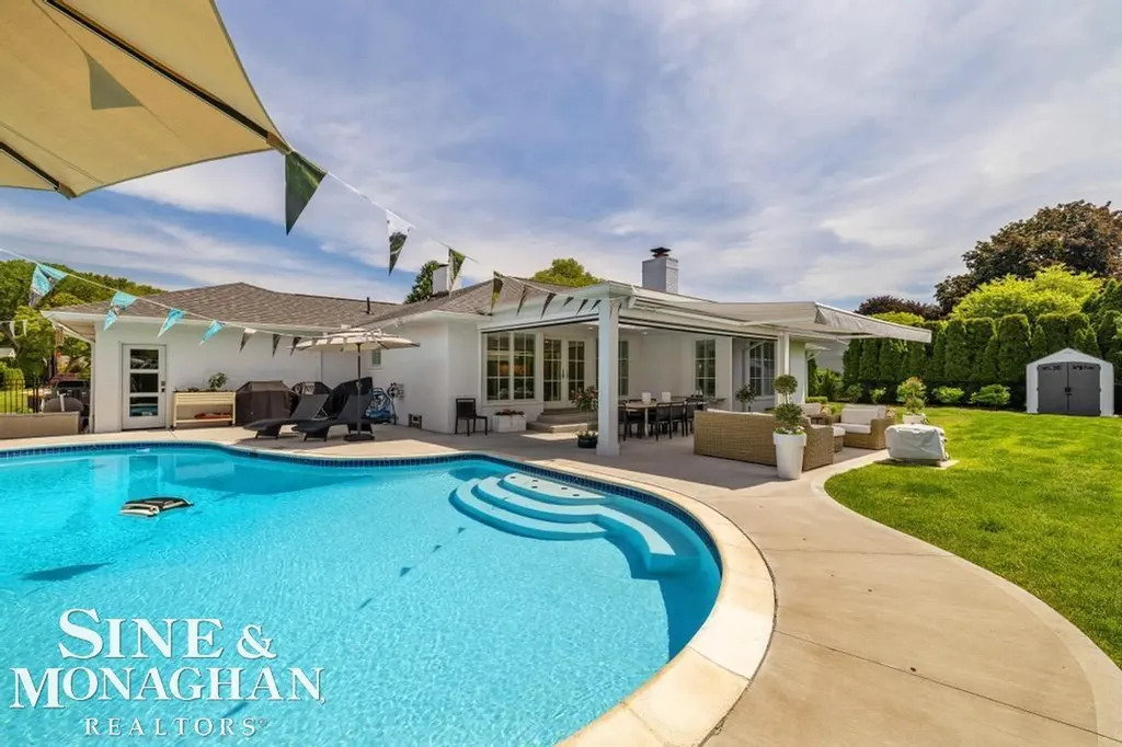 27 Shorecrest Circle Village Of Grosse Pointe Shores City MI 48236