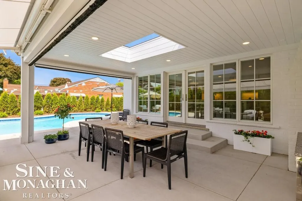 27 Shorecrest Circle Village Of Grosse Pointe Shores City MI 48236