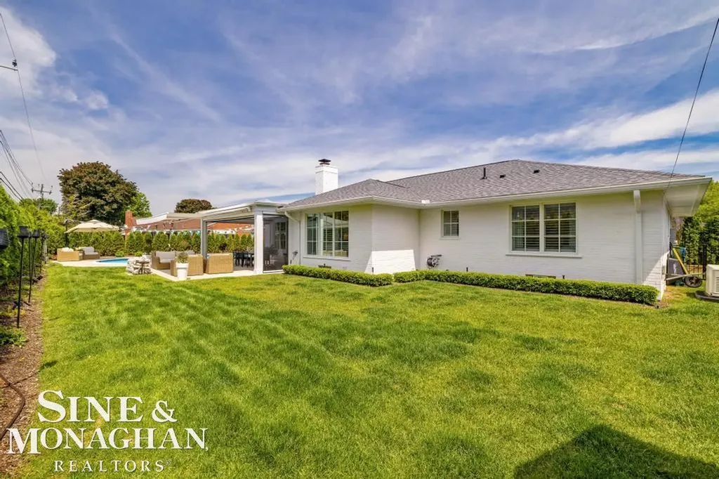 27 Shorecrest Circle Village Of Grosse Pointe Shores City MI 48236
