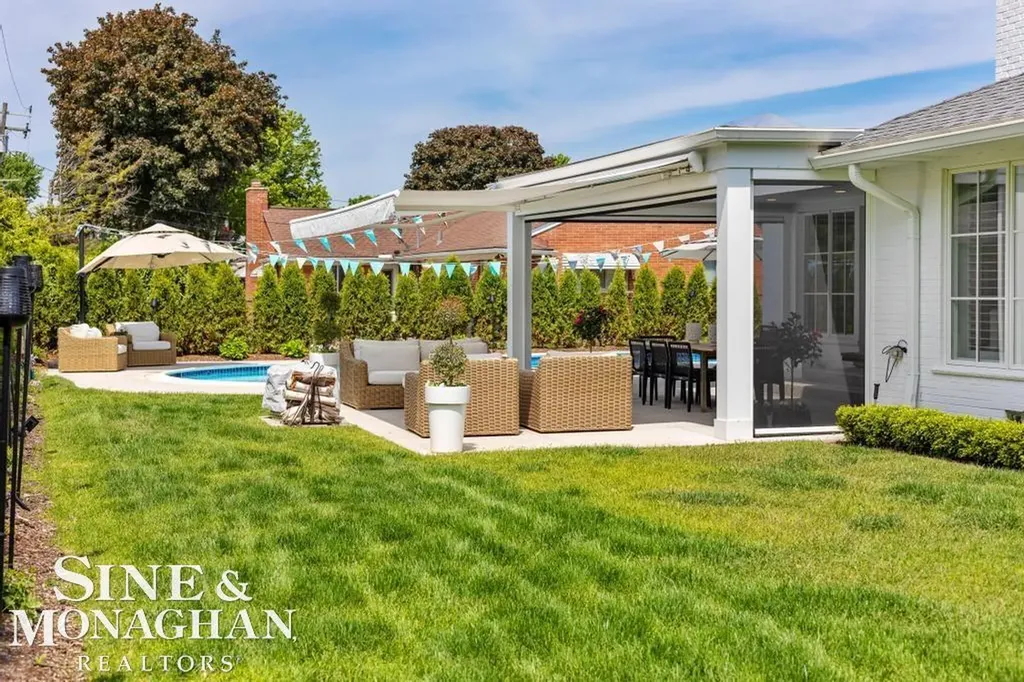 27 Shorecrest Circle Village Of Grosse Pointe Shores City MI 48236