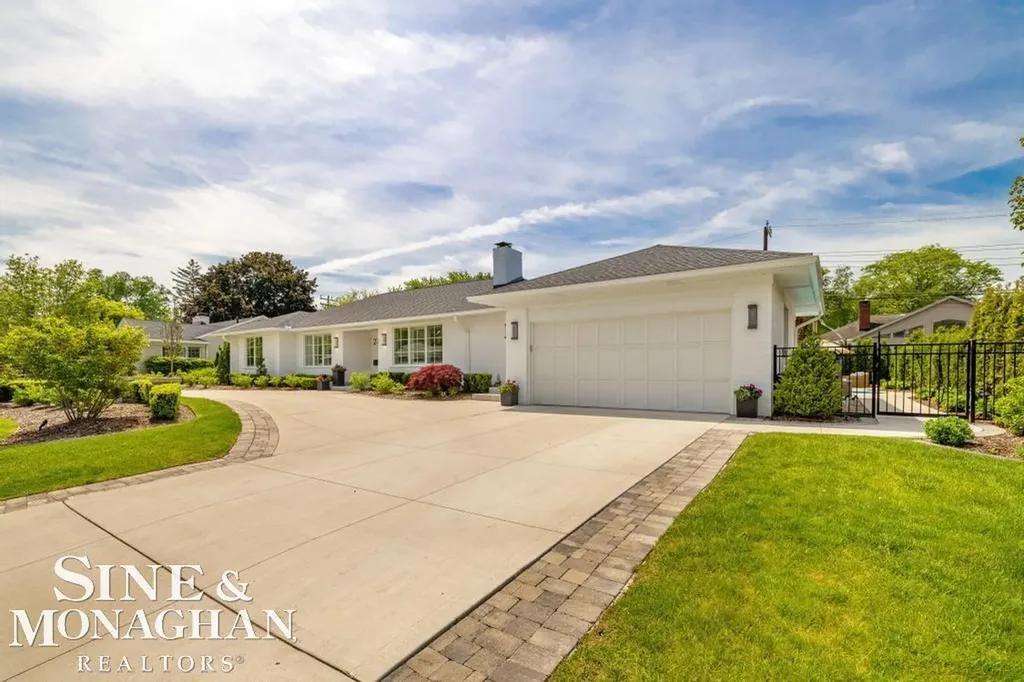 27 Shorecrest Circle Village Of Grosse Pointe Shores City MI 48236