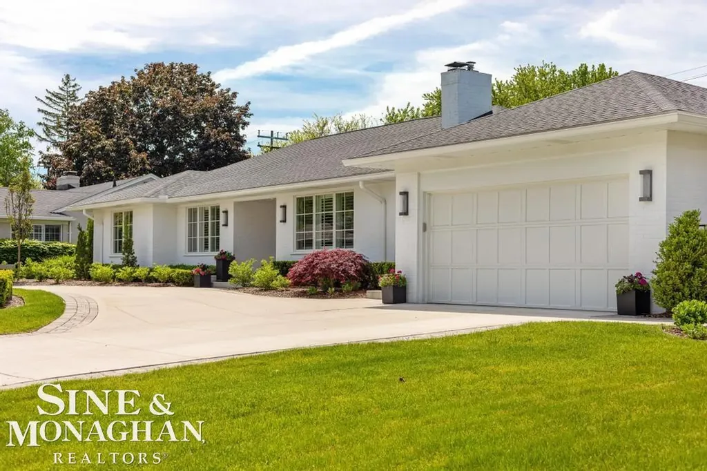 27 Shorecrest Circle Village Of Grosse Pointe Shores City MI 48236